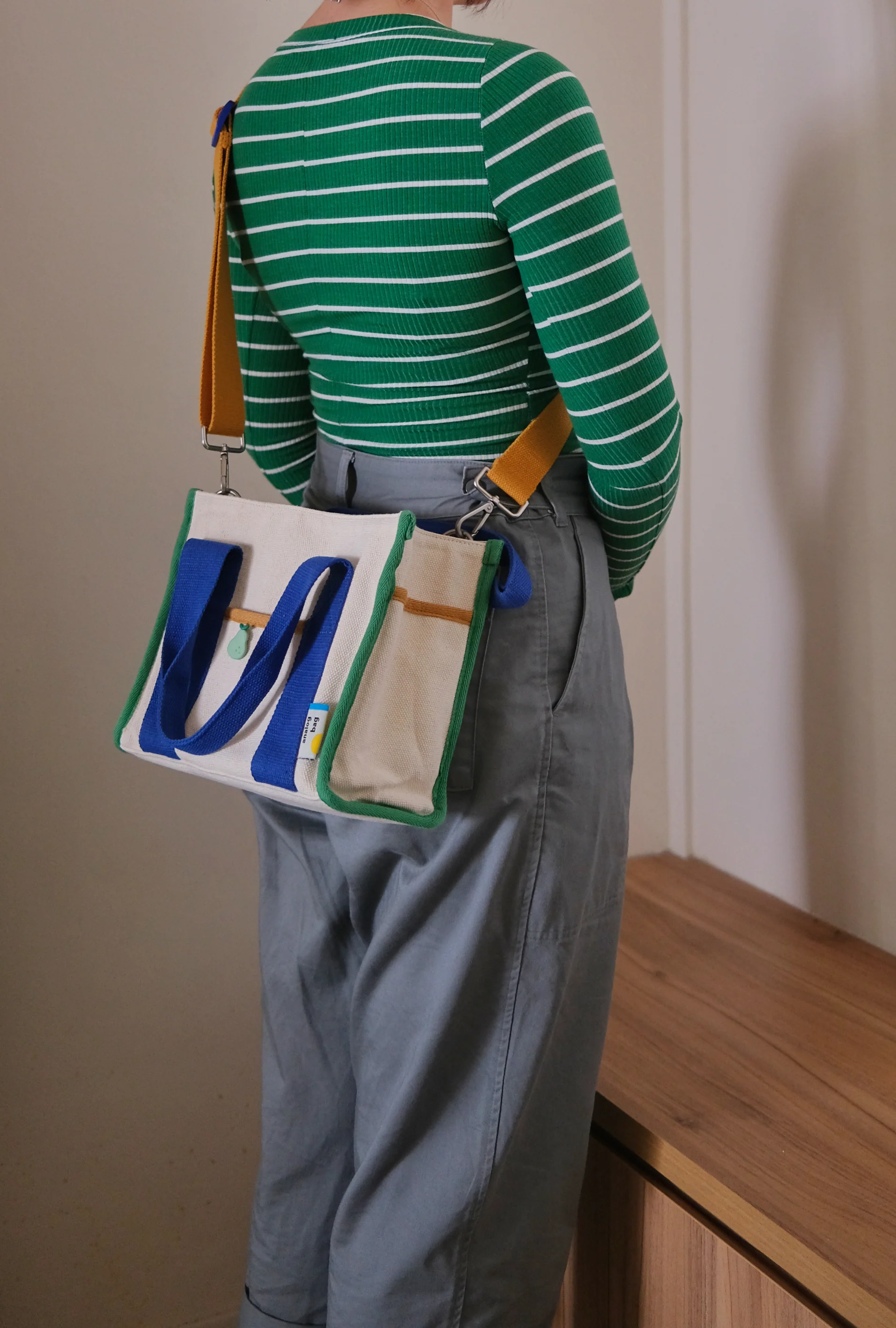 Analog No.8 Medium Tote Bag (Limited Edition) - Image 4